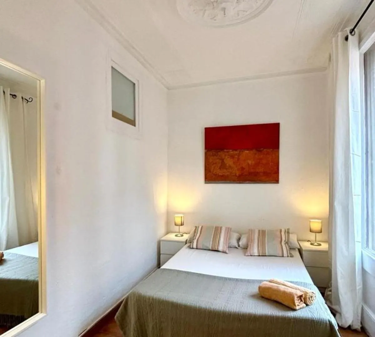 Cozy Ploblesec Apartment Barcelona Spanien