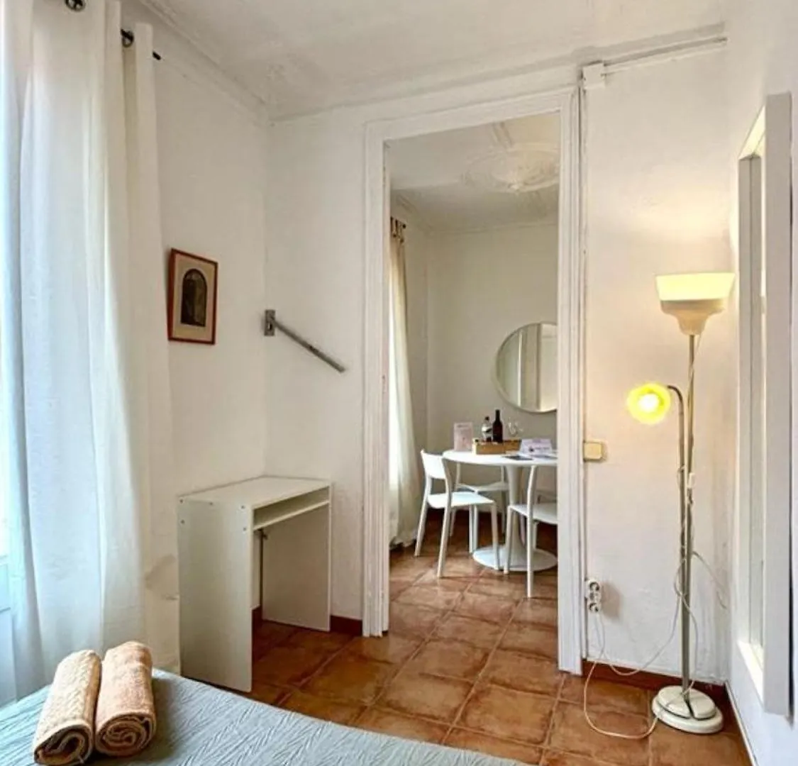 Cozy Ploblesec Apartment برشلونة
